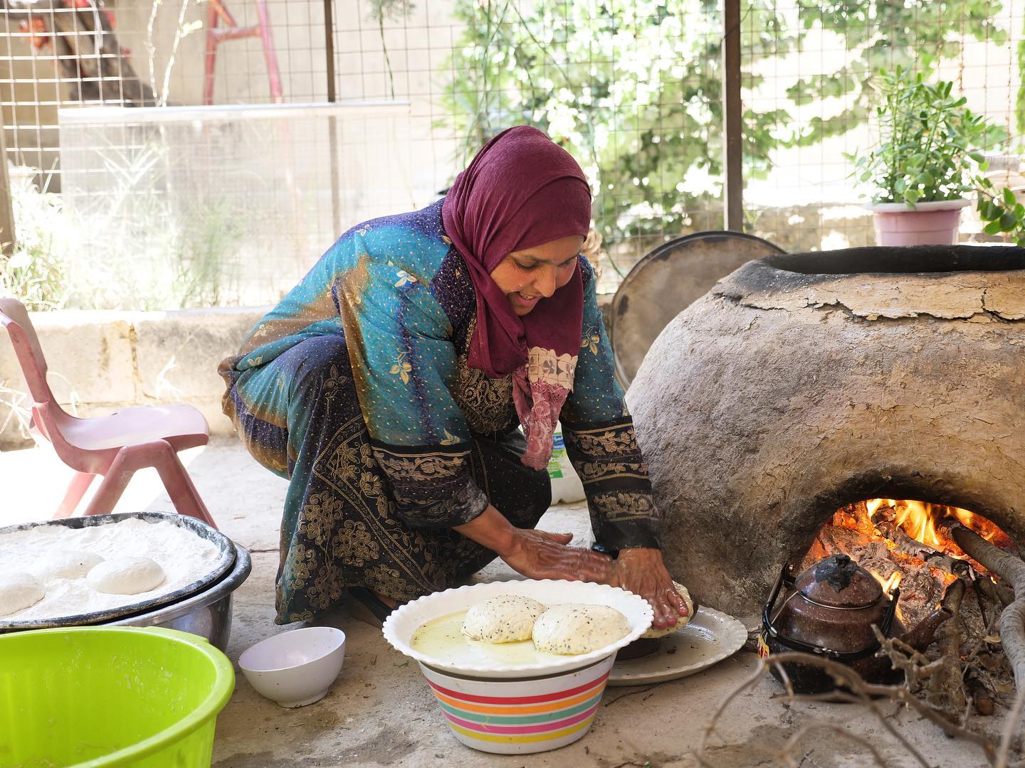 In Ajloun, #Jordan, Khadijah runs her own business, where she engages travellers to experience traditional pottery making and local Taboun and Kusmat bread kneading. 
With support from @nlinjo, we support 85 travel experience providers, like Khadijah, in upgrading their capacities, building their business skills, and marketing their experiences to travellers. In doing so, we promote a more sustainable, inclusive, and diversified #tourism sector in #Jordan. 
#sustainabletourism #tourismvaluechain #tourismdevelopment #experientialtravel #localcommunity